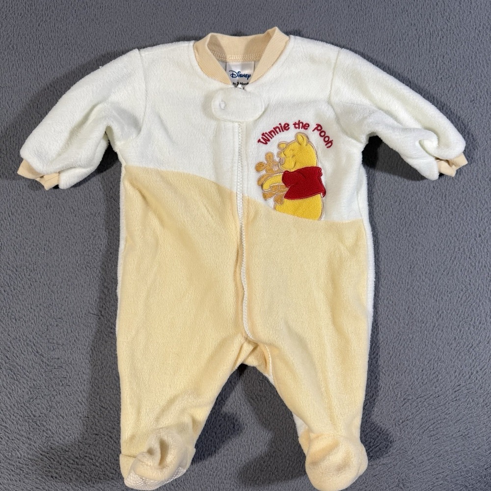 VTG Disney Baby Winnie the Pooh Yellow Sleeper Size 3 Months with Zippered Front
